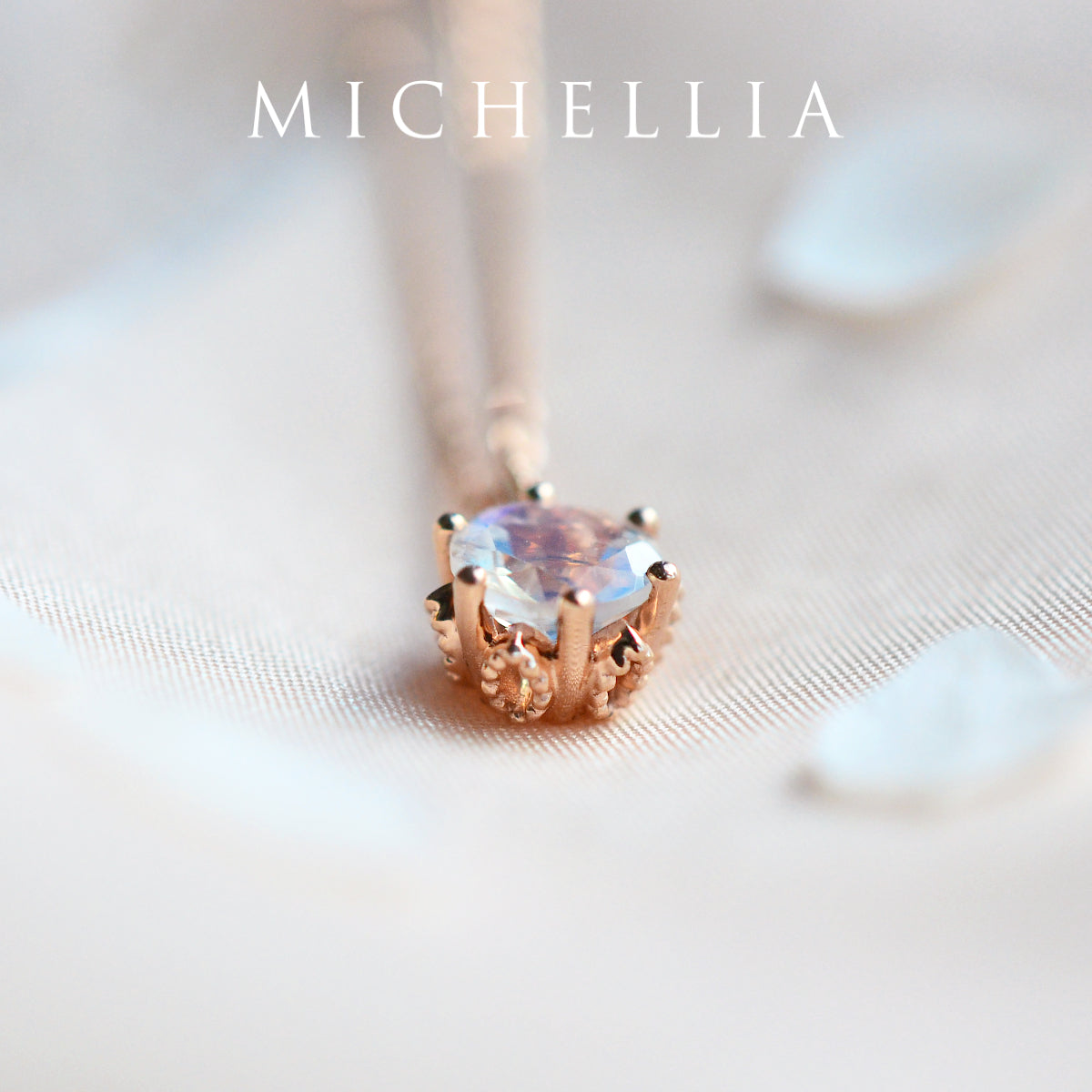 [Eden] Floral Solitaire Necklace in Moonstone