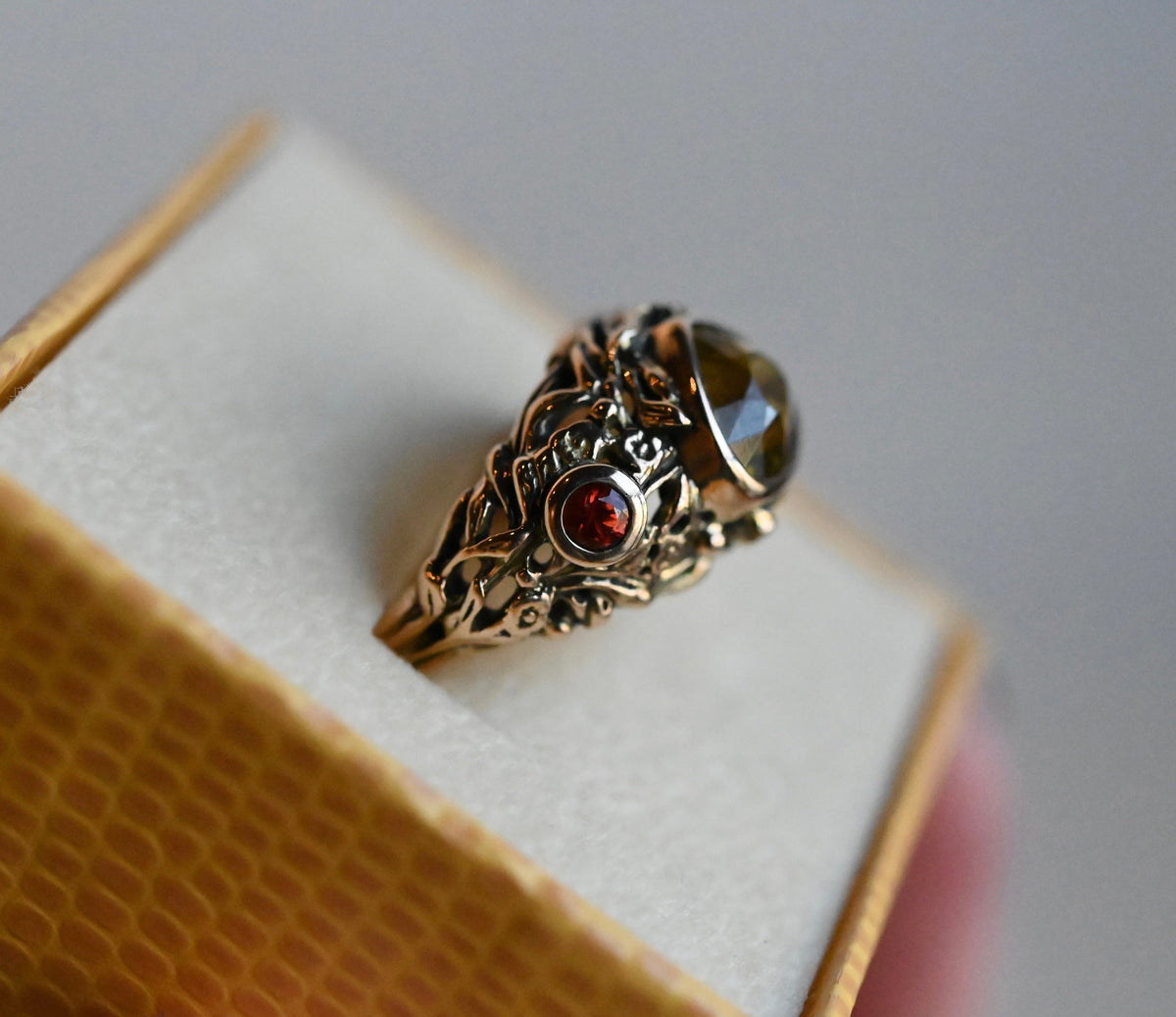 14k Gold Domed Floral Sapphire Ring - size 7