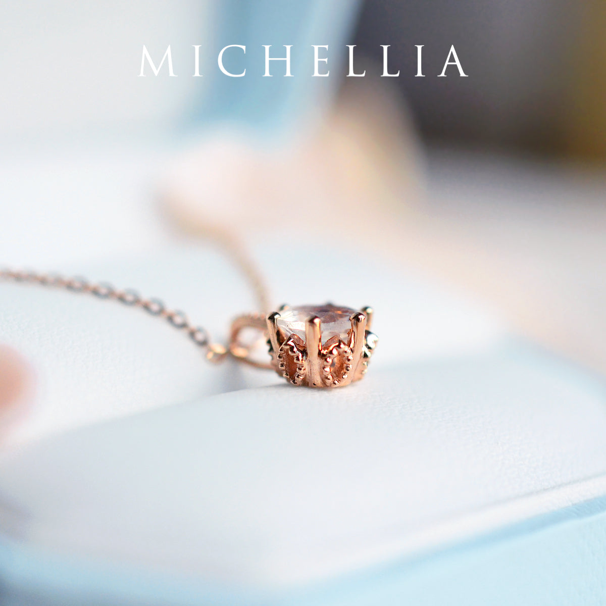 [Eden] Floral Solitaire Necklace in Moonstone