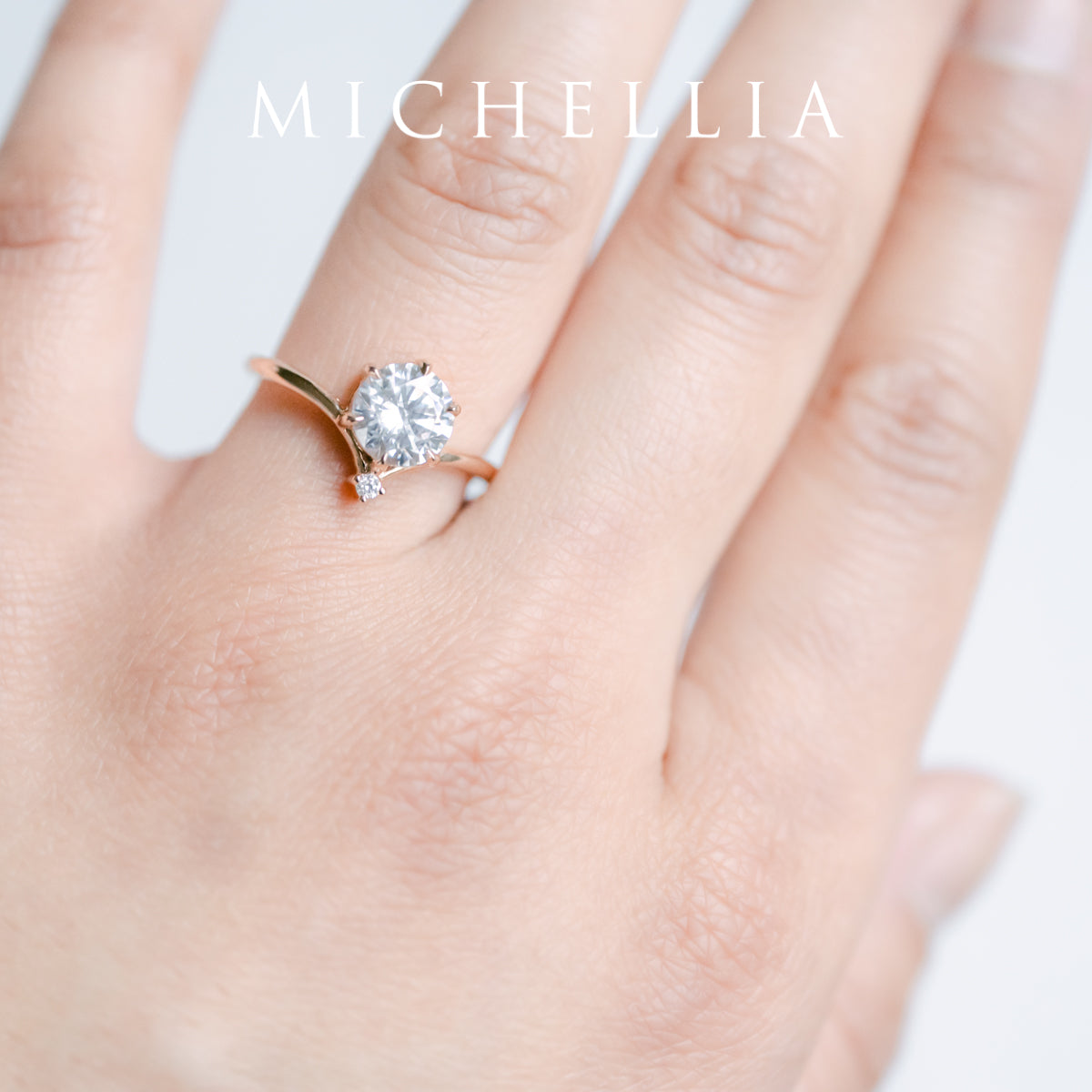 [Aisha] Moonrise Engagement Ring in Diamond / Moissanite