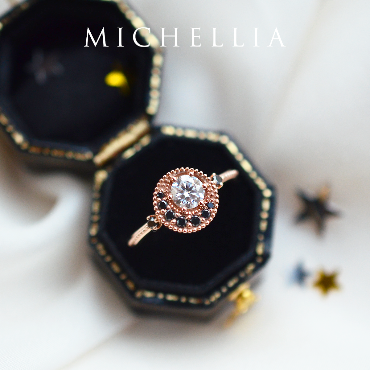 [Luna] Crescent Moon Engagement Ring in Diamond / Moissanite