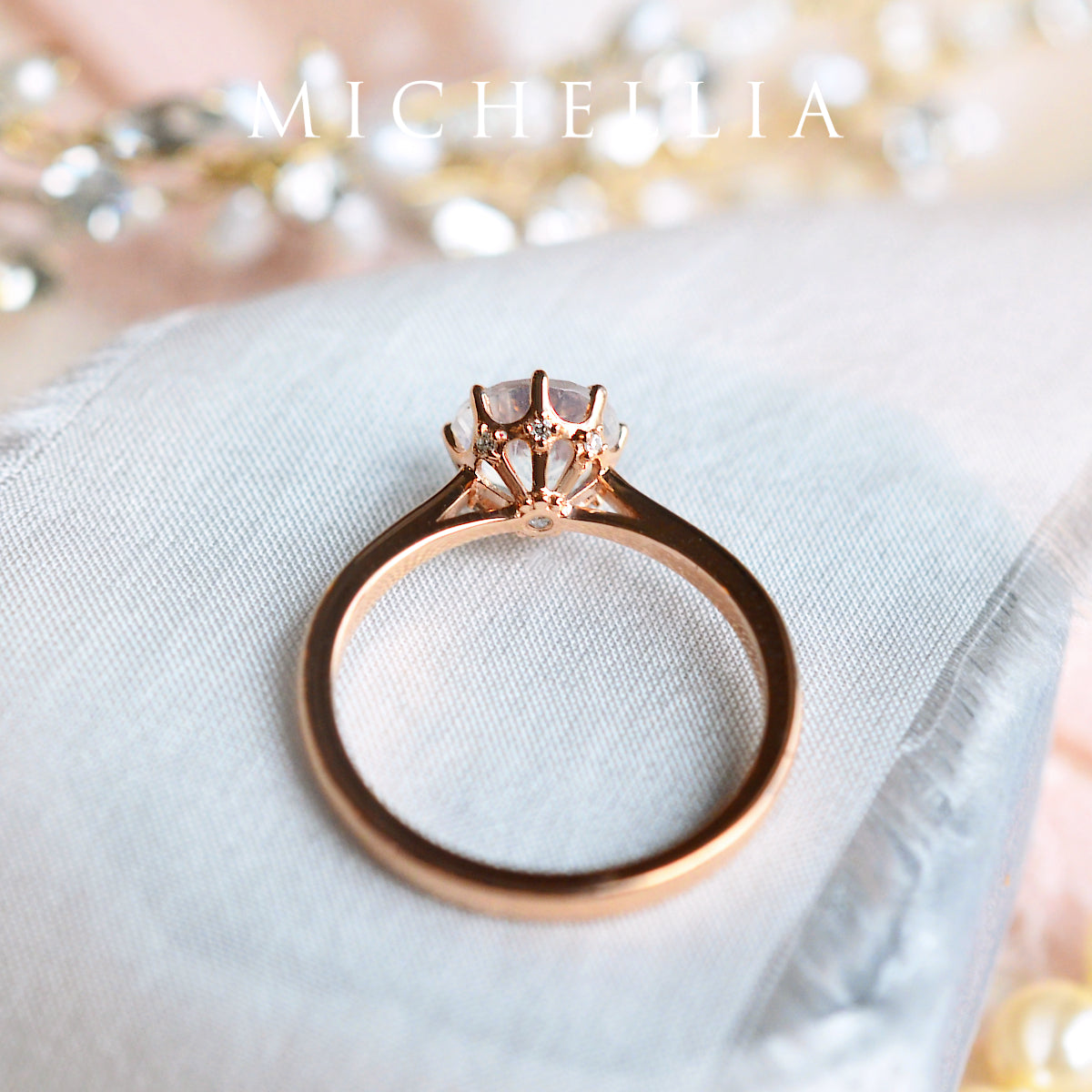 [Victoria] Classic Crown Solitaire Engagement Ring in Diamond / Moissanite