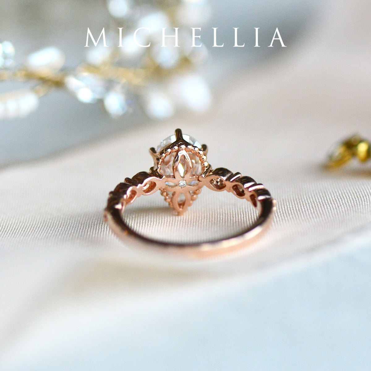 [Emelia] Vintage Classic Crown Pear Cut Engagement Ring in Diamond / Moissanite