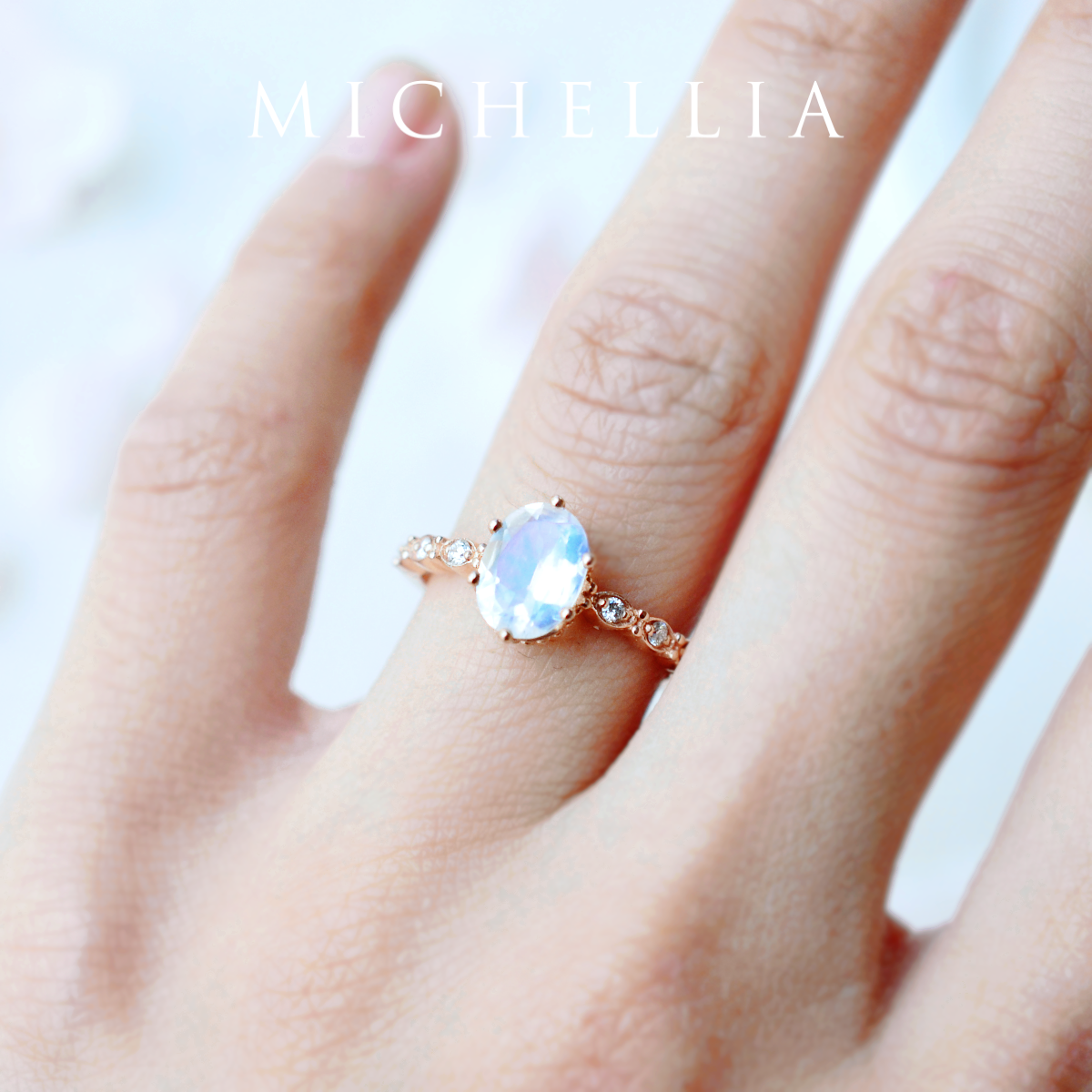 [Evelina] Vintage Classic Crown Oval Engagement Ring in Moonstone
