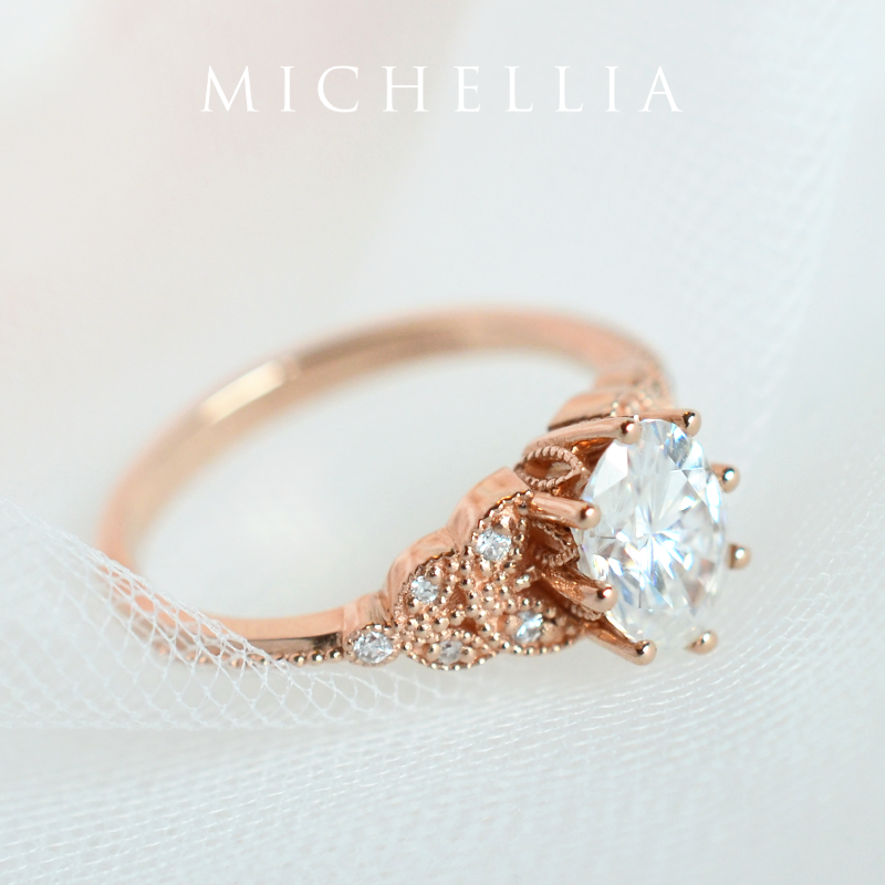 [Olivia] Classic Floral Oval Engagement Ring in Lab Emerald
