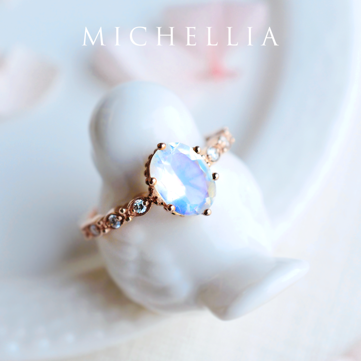 [Evelina] Vintage Classic Crown Oval Engagement Ring in Moonstone