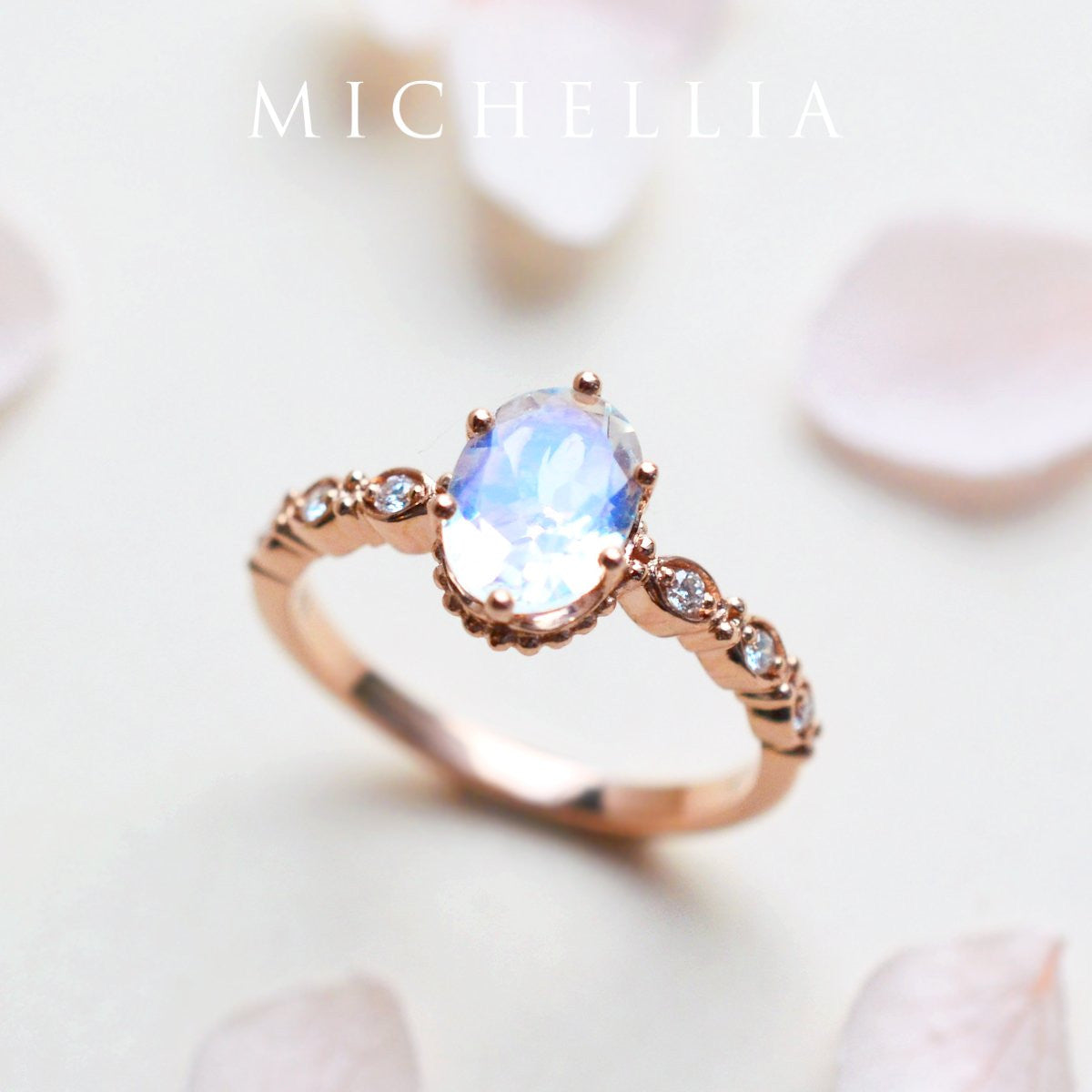 [Evelina] Vintage Classic Crown Oval Engagement Ring in Moonstone