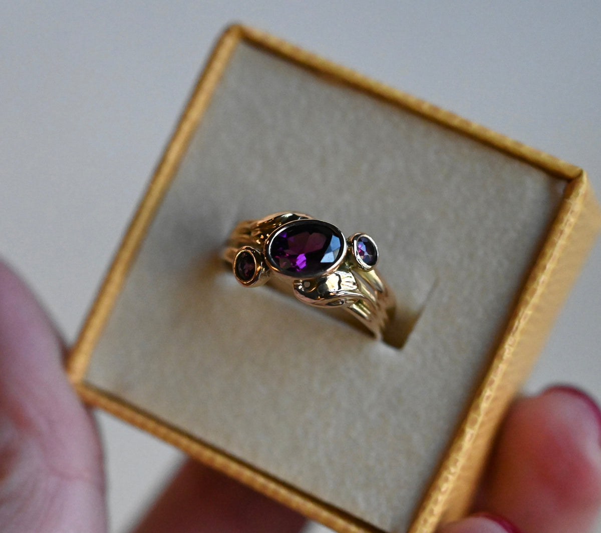 14k Gold Double Band Golden Leaves Purple Sapphire Ring - size 7.5