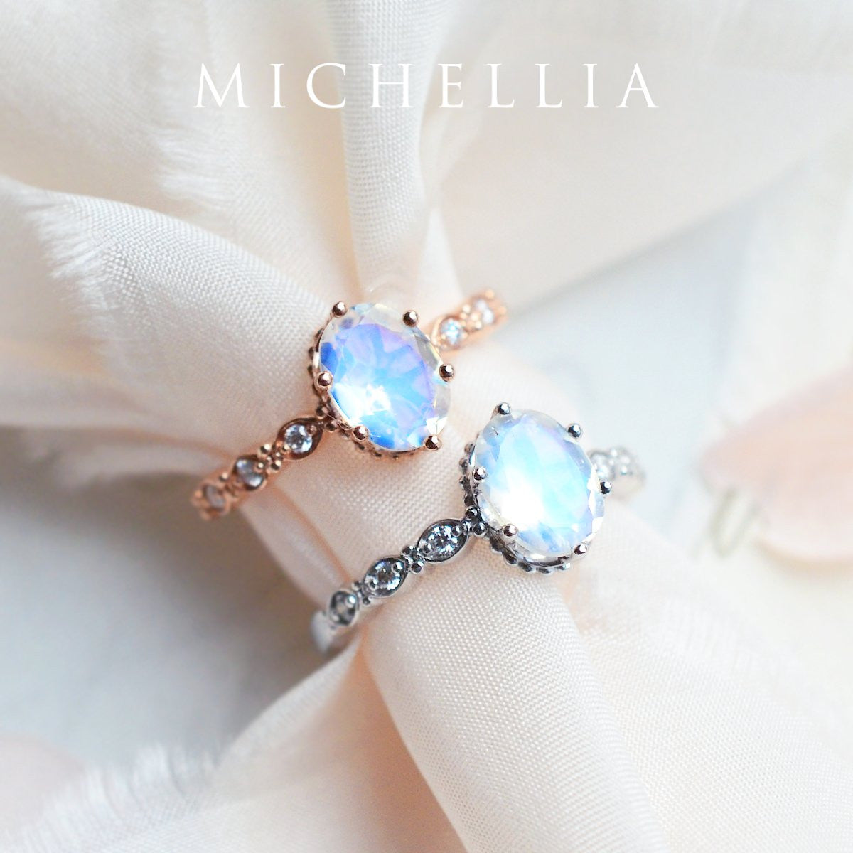 [Evelina] Vintage Classic Crown Oval Engagement Ring in Moonstone