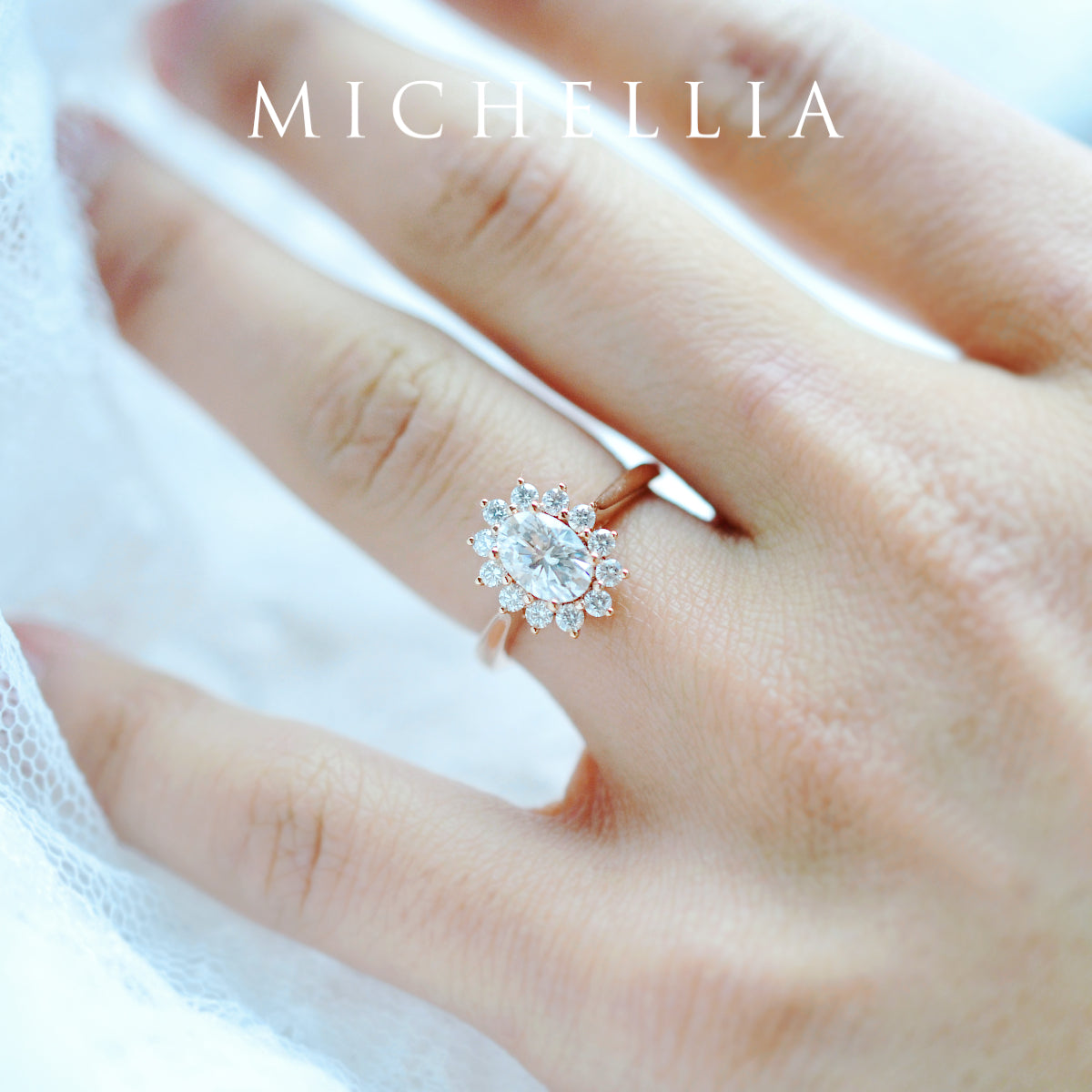 [Julianne] Vintage Bloom Halo Oval Engagement Ring in Diamond / Moissanite