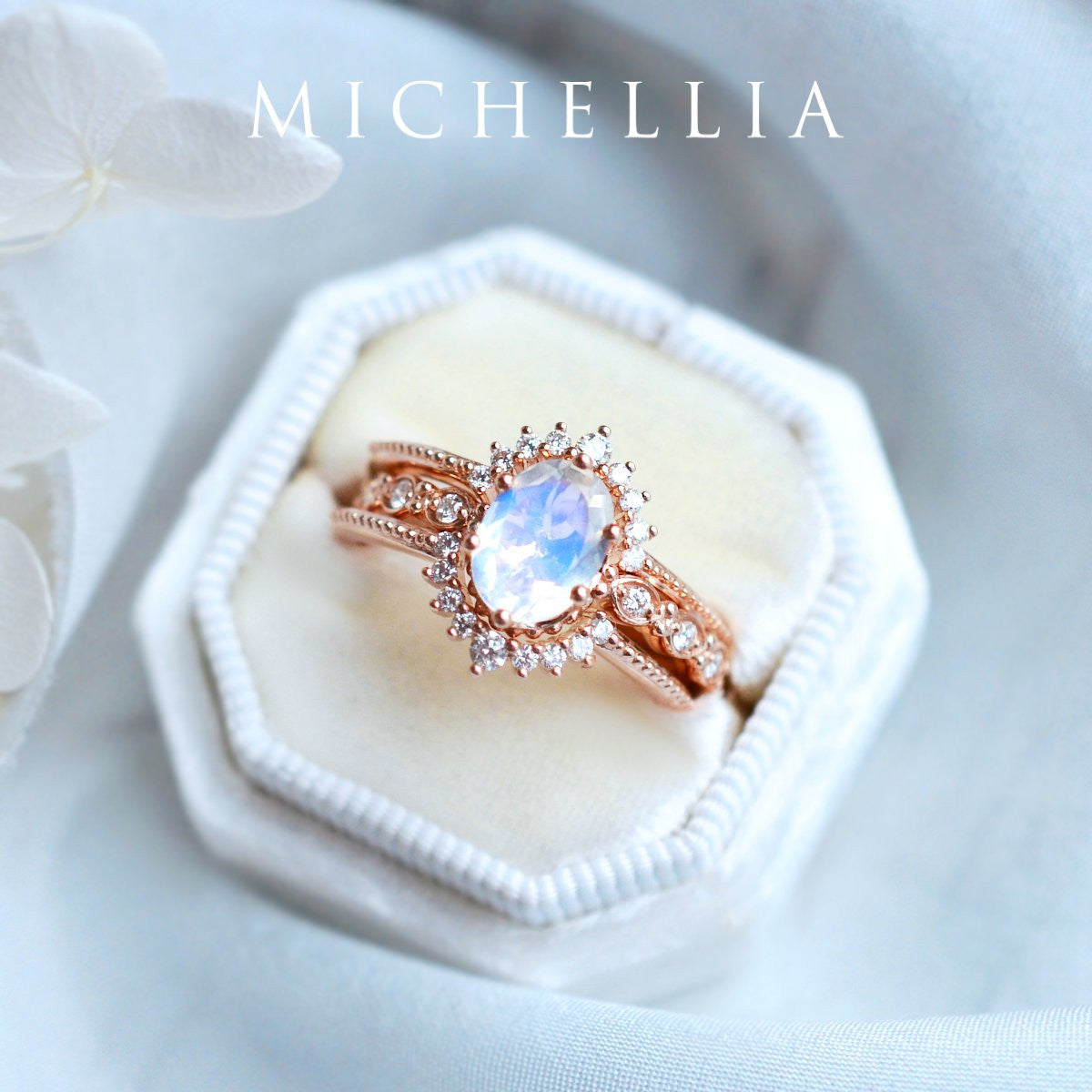 [Evelina] Vintage Classic Crown Oval Engagement Ring in Moonstone