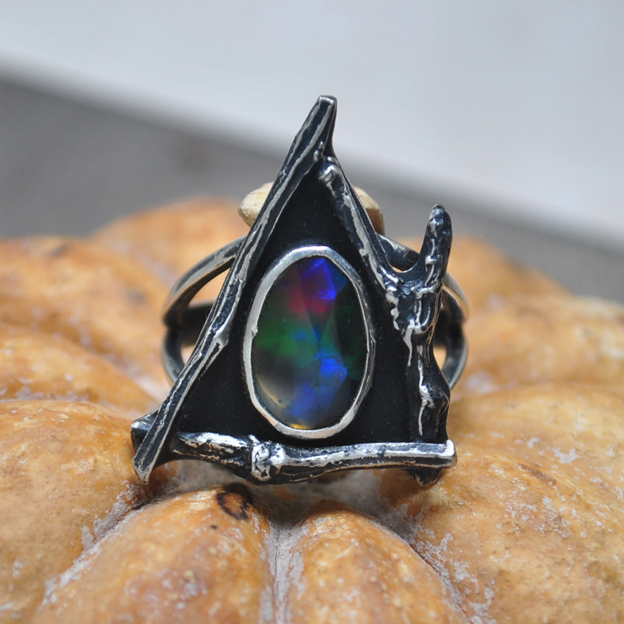 Size 7.75, Mini October House, Black Opal