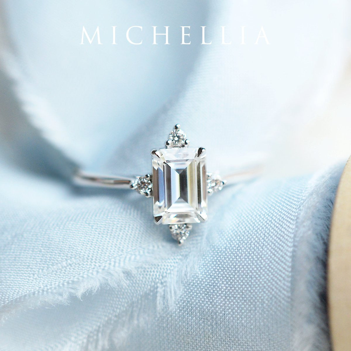 [Justine] Mid Century Emerald Cut Engagement Ring in Diamond / Moissanite