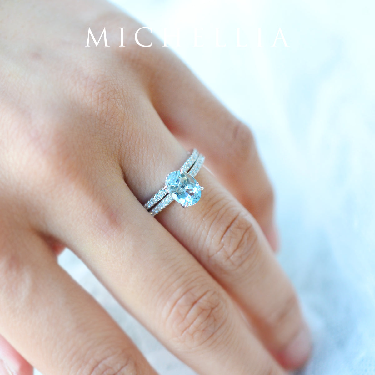 [Elaine] Modern Classic Oval Solitaire Ring in Aquamarine