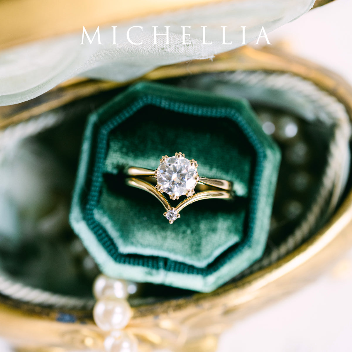 [Cassandra] Vintage Crown Solitaire Engagement Ring in Diamond / Moissanite