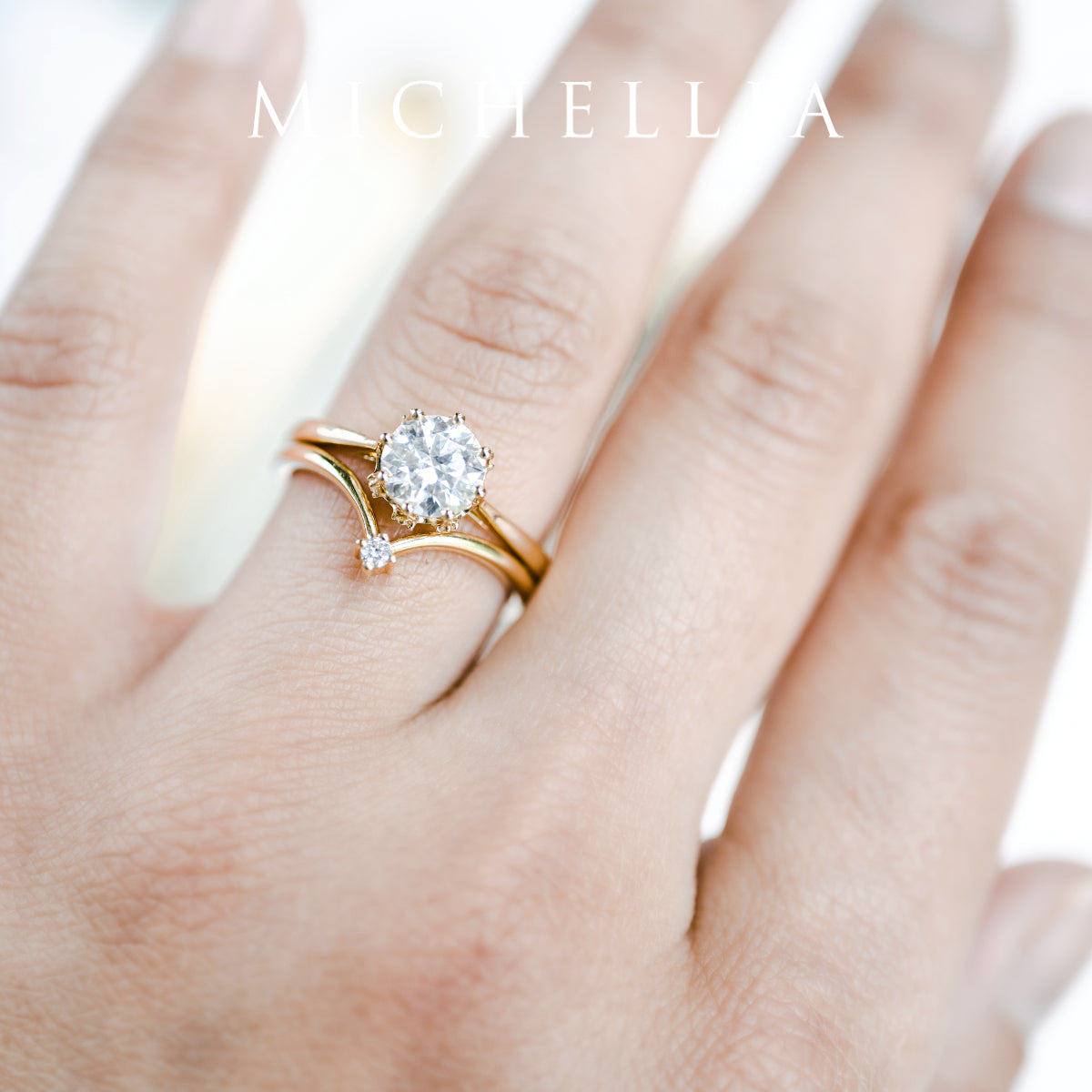 [Cassandra] Vintage Crown Solitaire Engagement Ring in Diamond / Moissanite