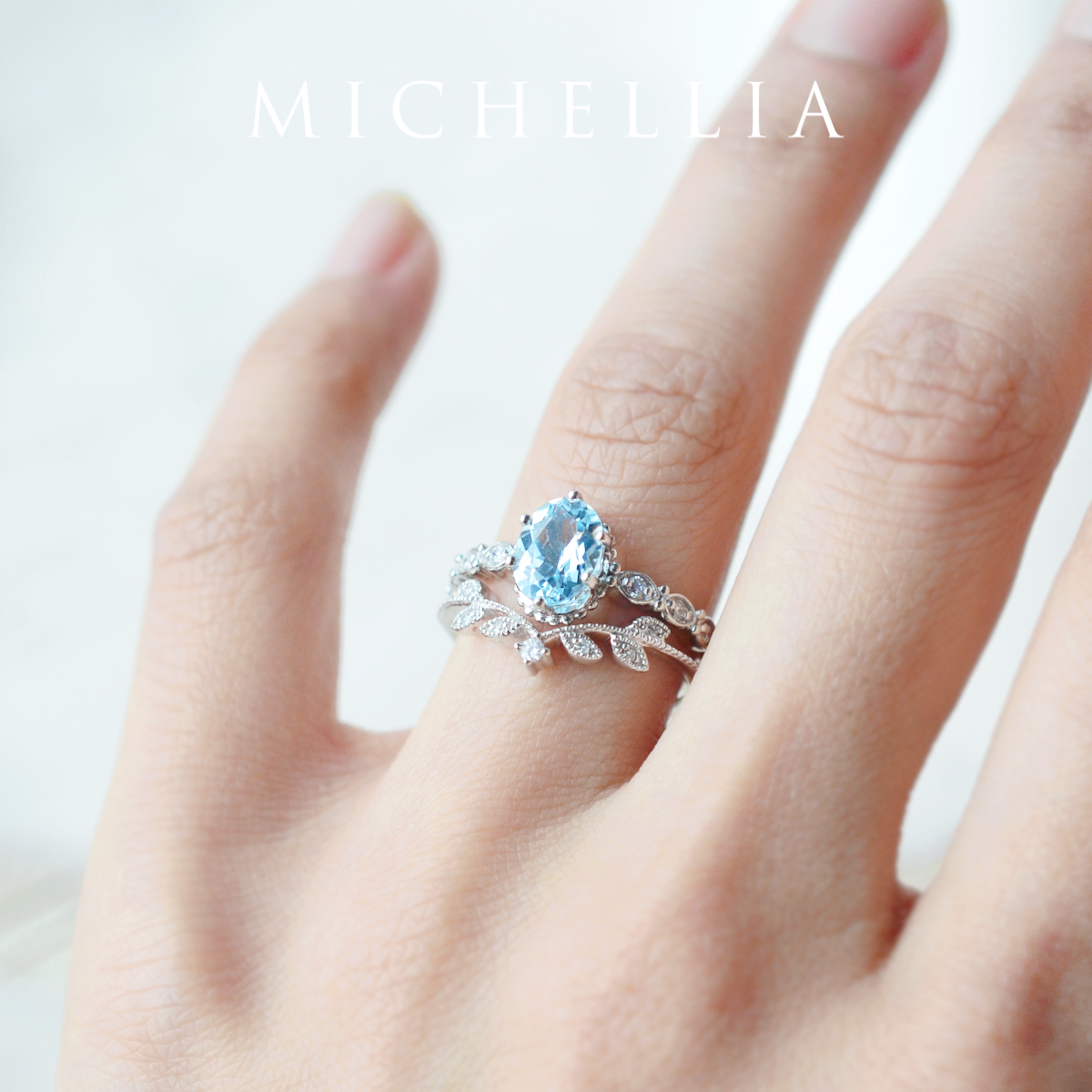 [Evelina] Vintage Classic Crown Oval Engagement Ring in Aquamarine