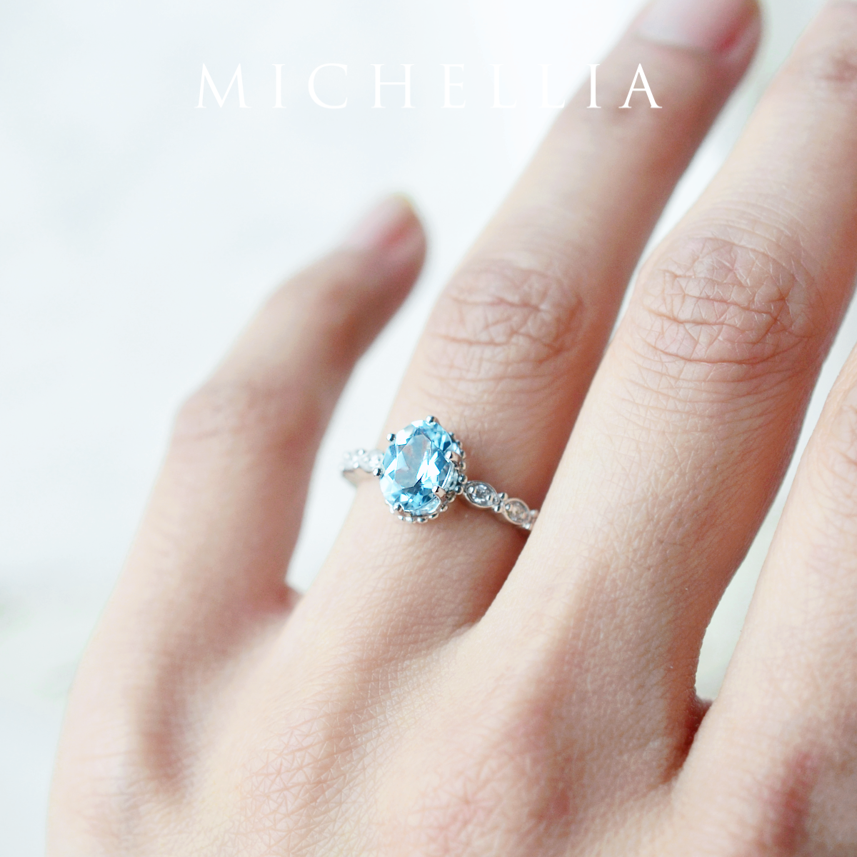 [Evelina] Vintage Classic Crown Oval Engagement Ring in Aquamarine