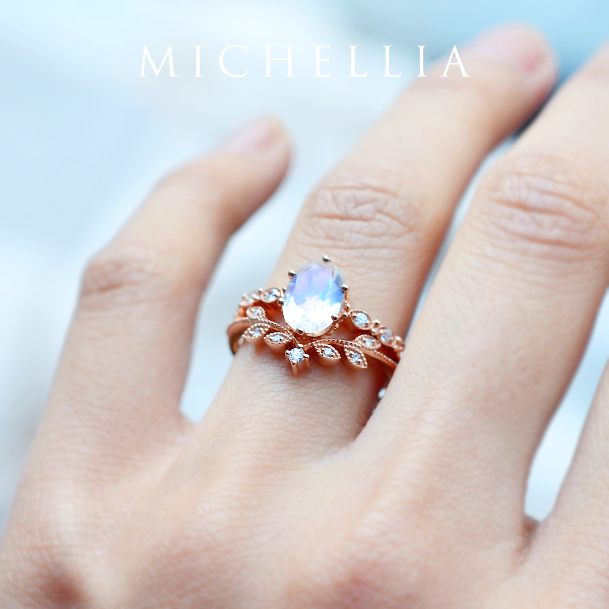[Evelina] Vintage Classic Crown Oval Engagement Ring in Moonstone