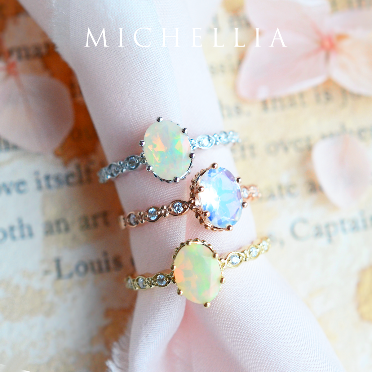 [Evelina] Vintage Classic Crown Oval Engagement Ring in Moonstone