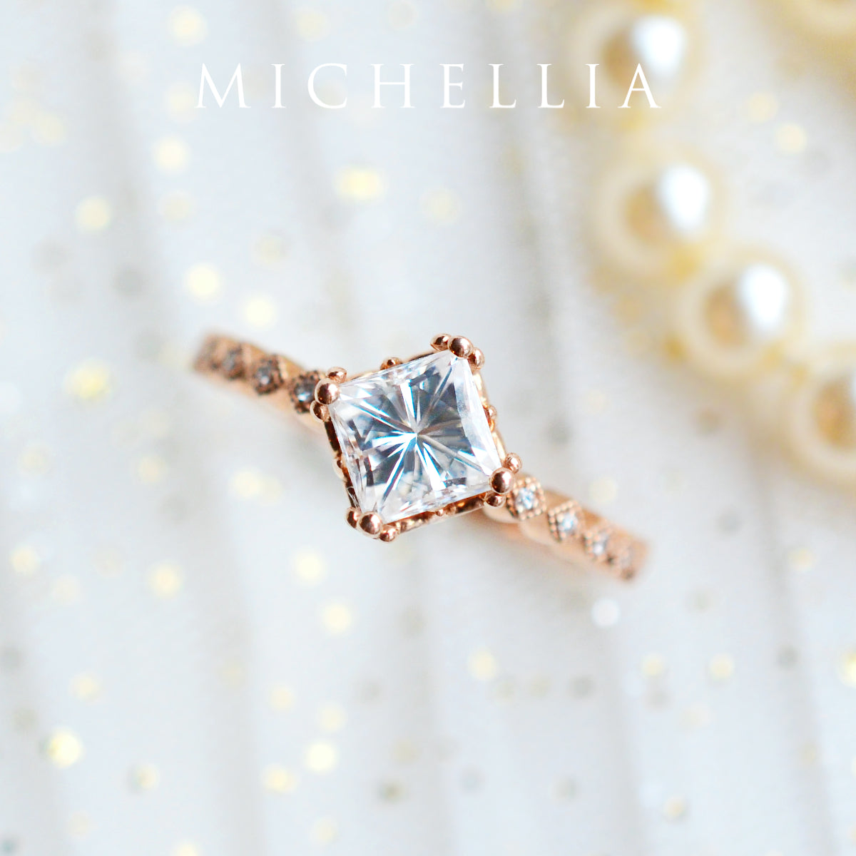 [Astoria] Fleur De Lis Square Princess Cut Engagement Ring in Diamond / Moissanite