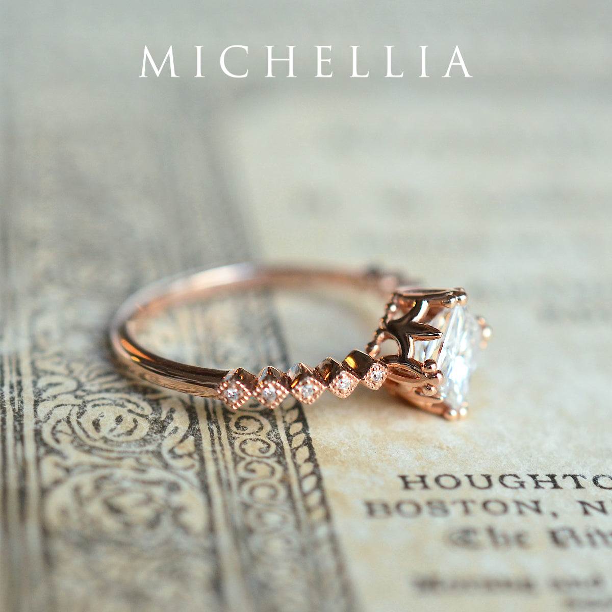 [Astoria] Fleur De Lis Square Princess Cut Engagement Ring in Diamond / Moissanite