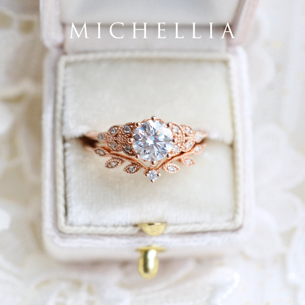 [Kerensa] Classic Floral Engagement Ring in Lab Emerald