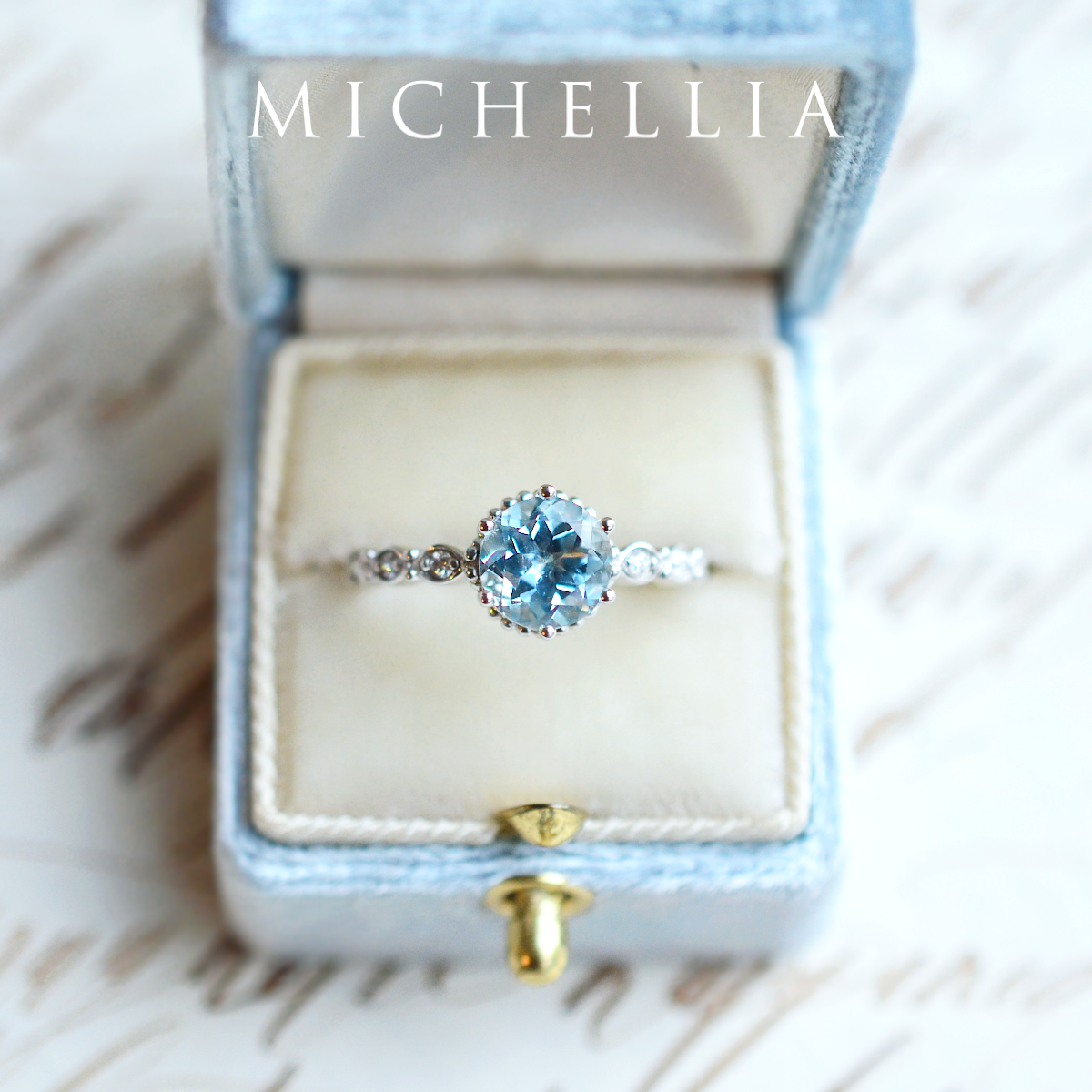 [Evelyn] Vintage Classic Crown Engagement Ring in Diamond / Moissanite