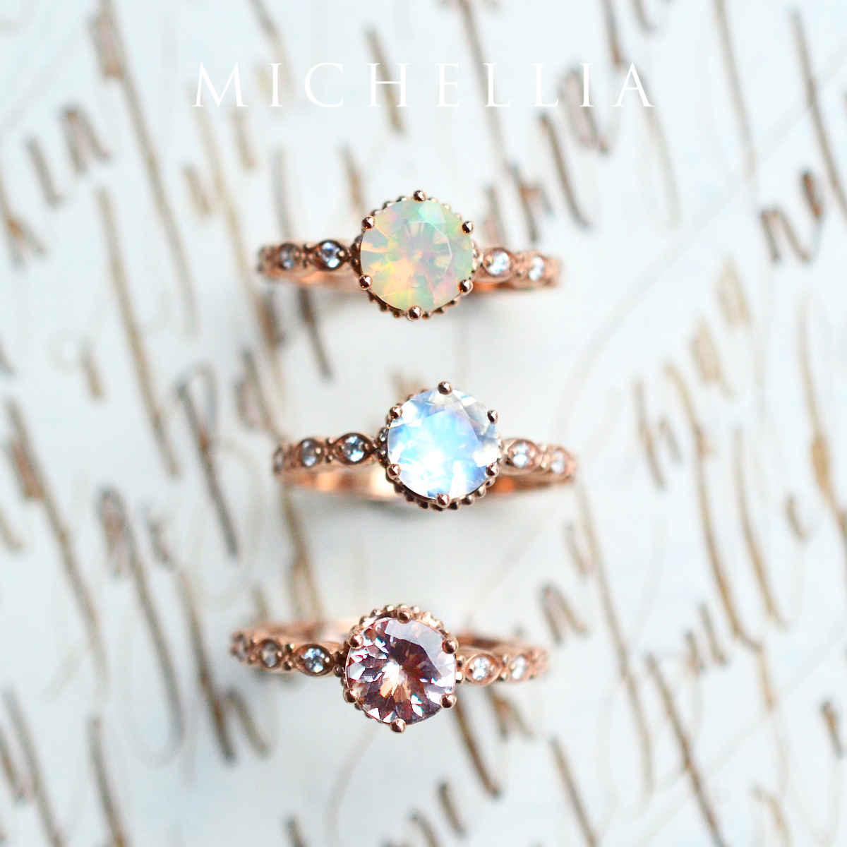 [Evelyn] Vintage Classic Crown Engagement Ring in Diamond / Moissanite