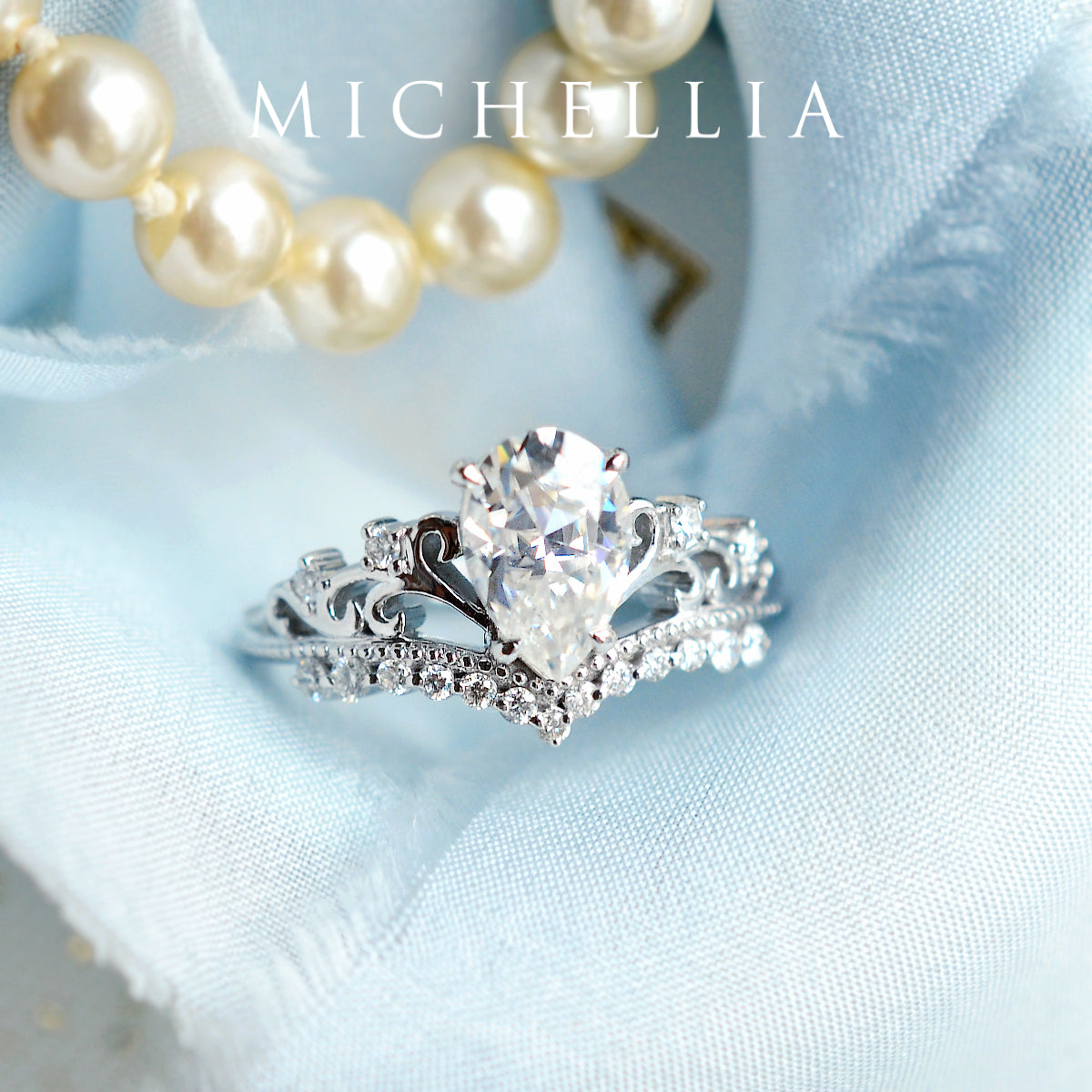[Francesca] Heirloom Crown Pear Engagement Ring in Emerald