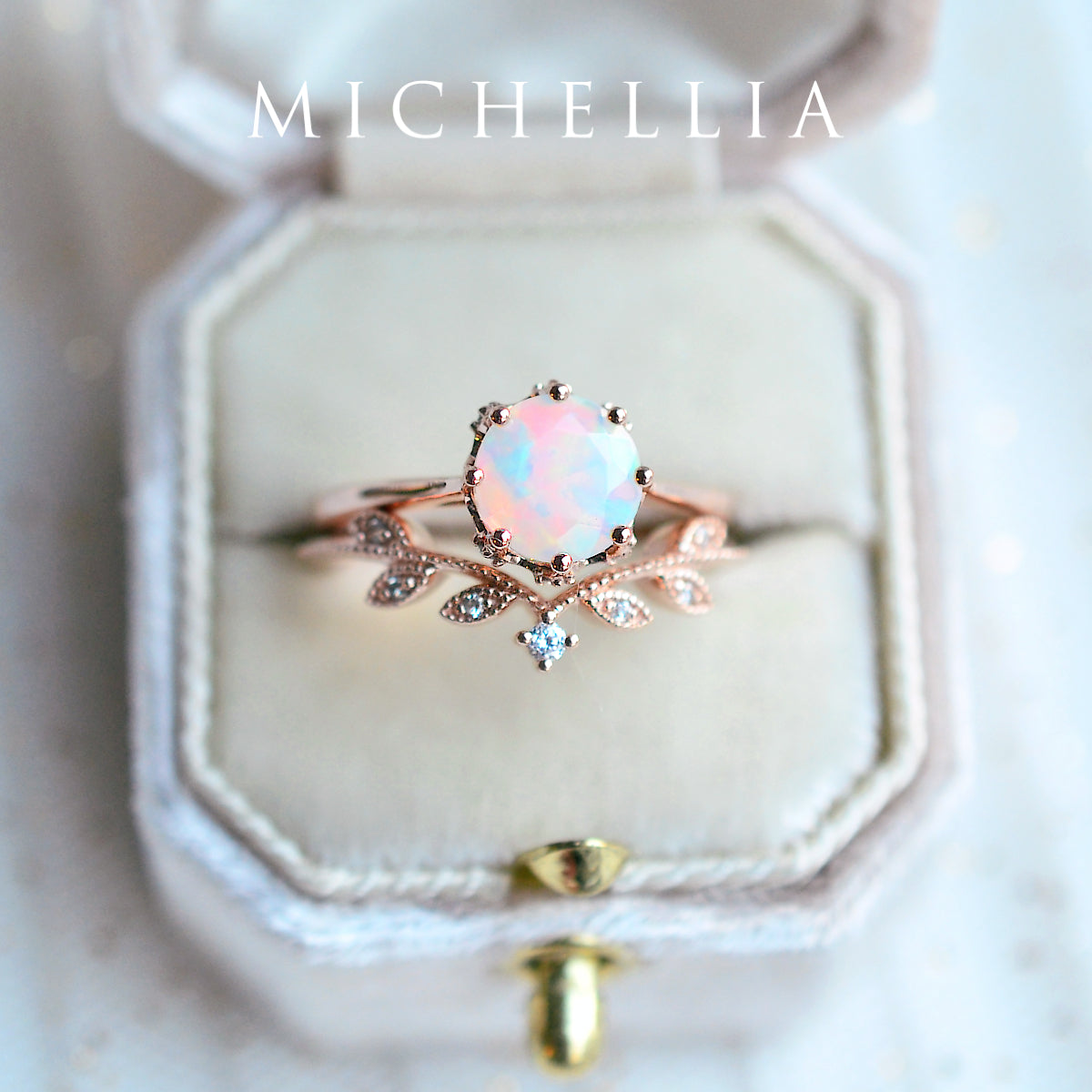 [Cassandra] Vintage Crown Solitaire Engagement Ring in Diamond / Moissanite