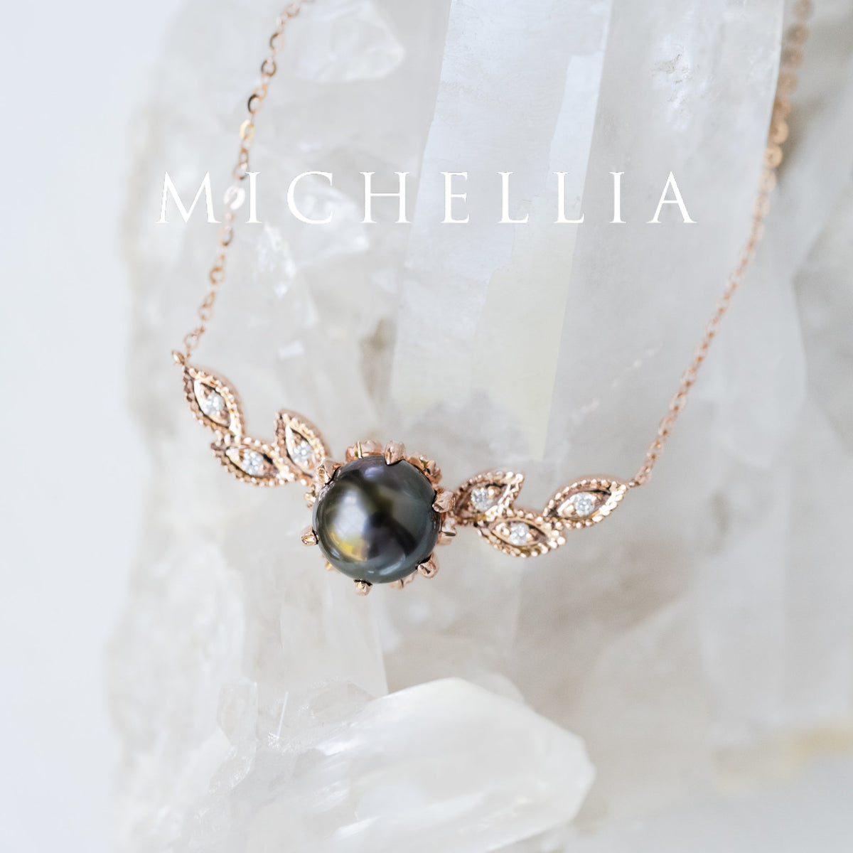 [Dahlia] Floral Leaf Necklace in Akoya Pearl