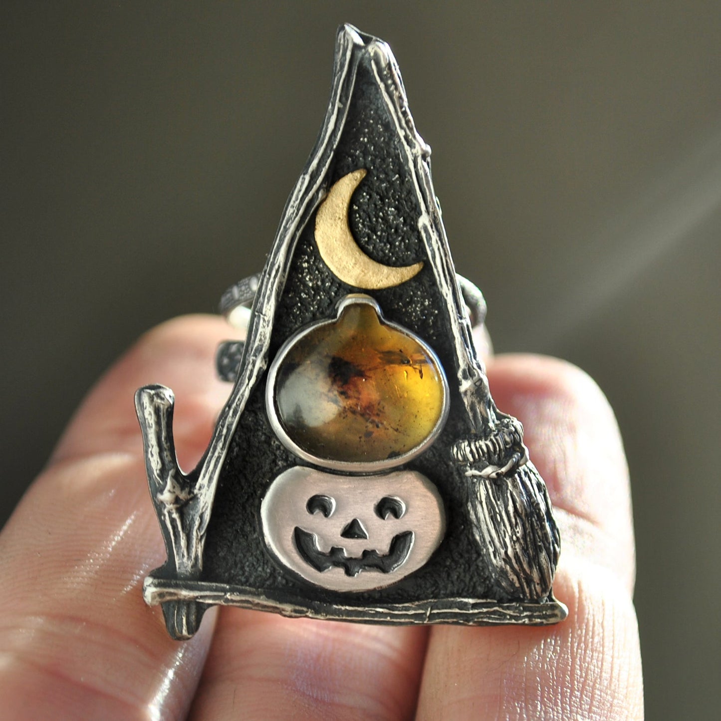 Size 8, The Witching Woods, Pumpkin House Edition