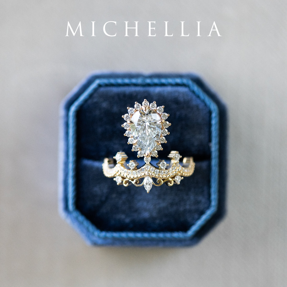 [Angelique] Venetian Crown Engagement Ring in Diamond / Moissanite
