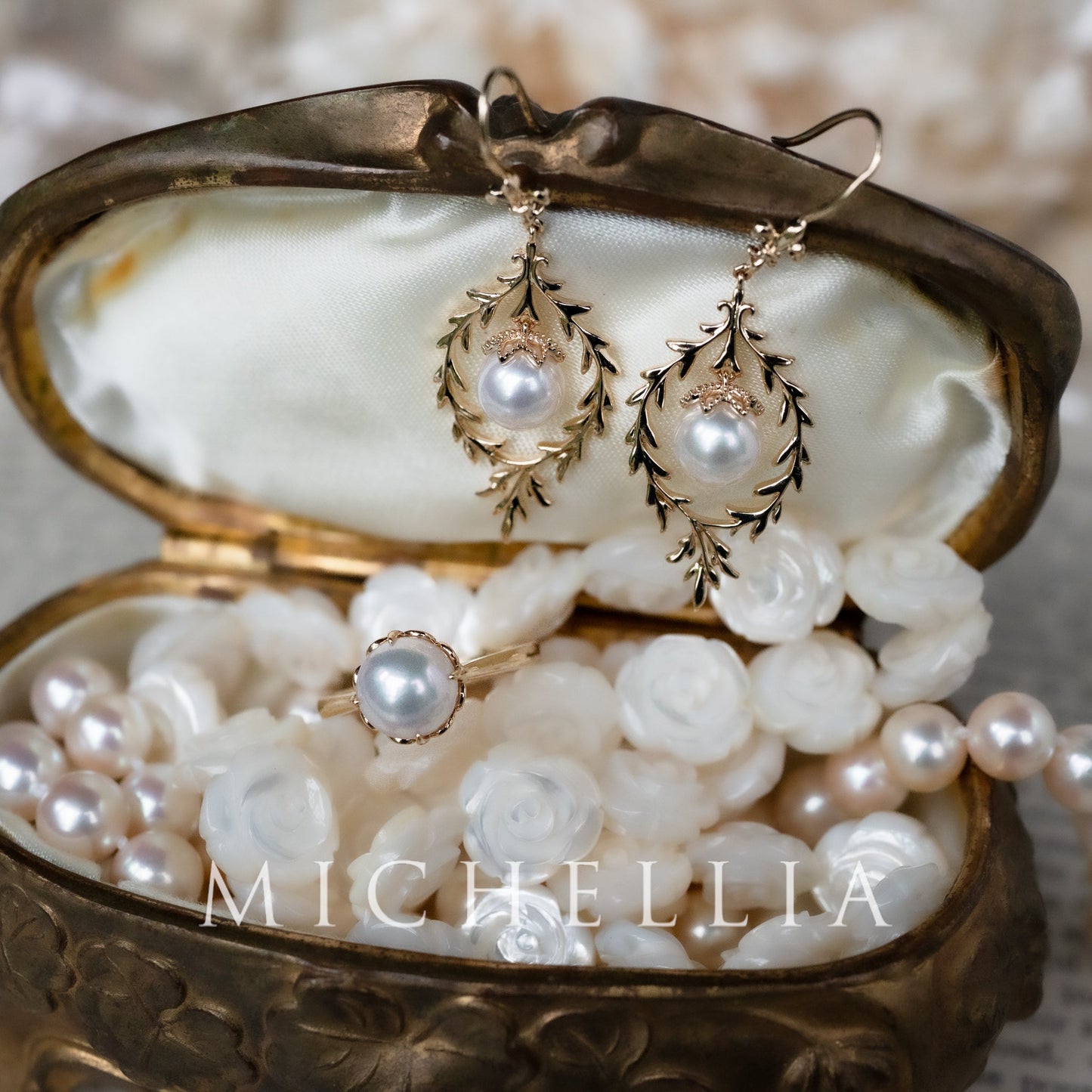 [Gracelynn] Renaissance Garden Necklace & Earring Set in Freshwater Pearl - Limited Edition