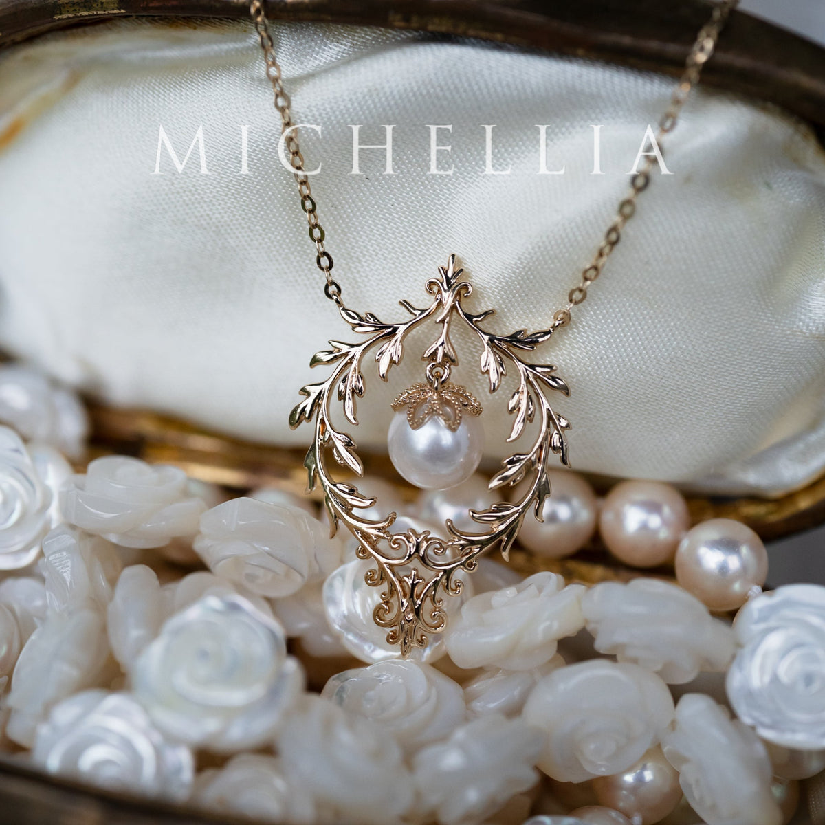 [Gracelynn] Renaissance Garden Necklace & Earring Set in Freshwater Pearl - Limited Edition