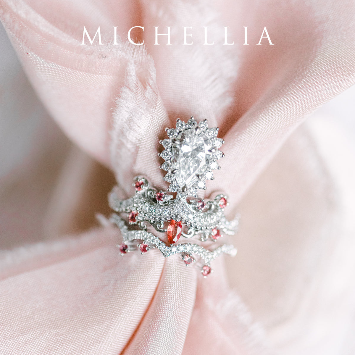 [Angelique] Venetian Crown Engagement Ring in Diamond / Moissanite