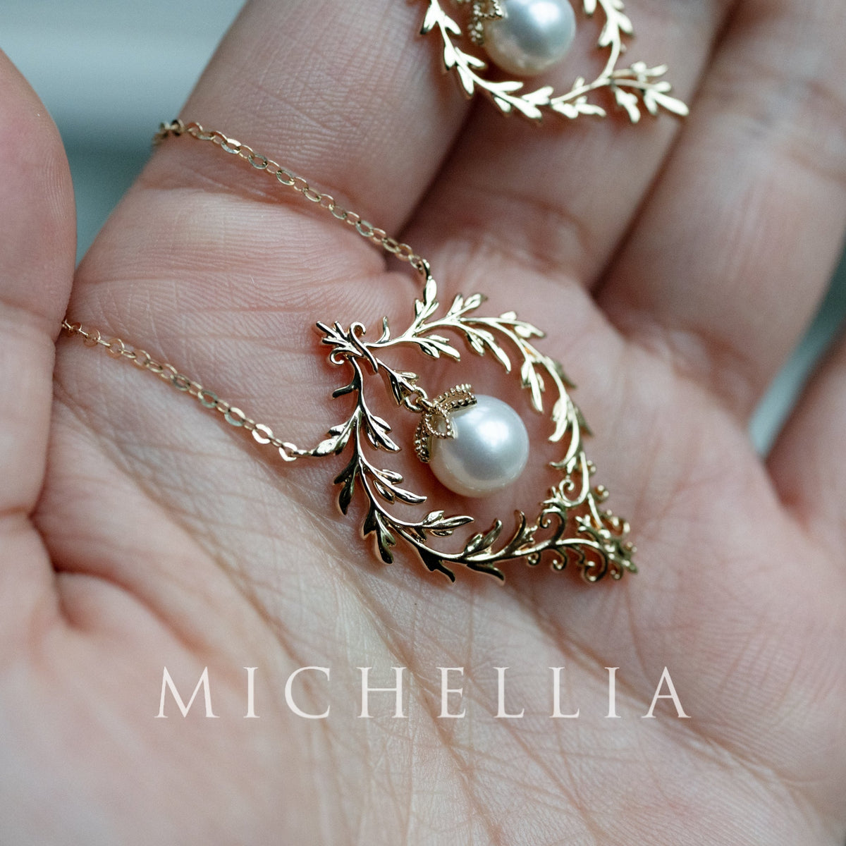 [Gracelynn] Renaissance Garden Necklace & Earring Set in Freshwater Pearl - Limited Edition