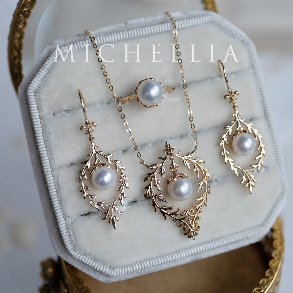 [Gracelynn] Renaissance Garden Necklace & Earring Set in Freshwater Pearl - Limited Edition