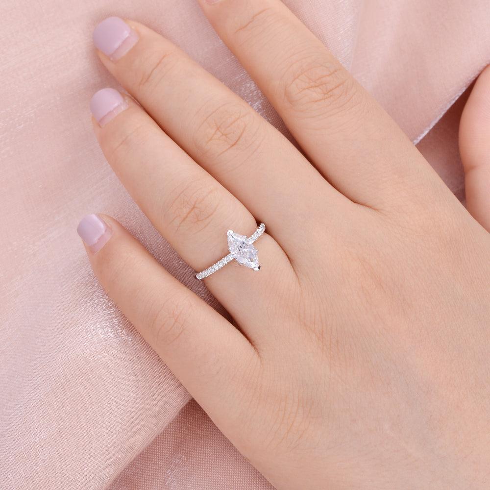 Grace‘s Minimal | Marquise Diamond Solitaire Engagement Ring with Pave Band