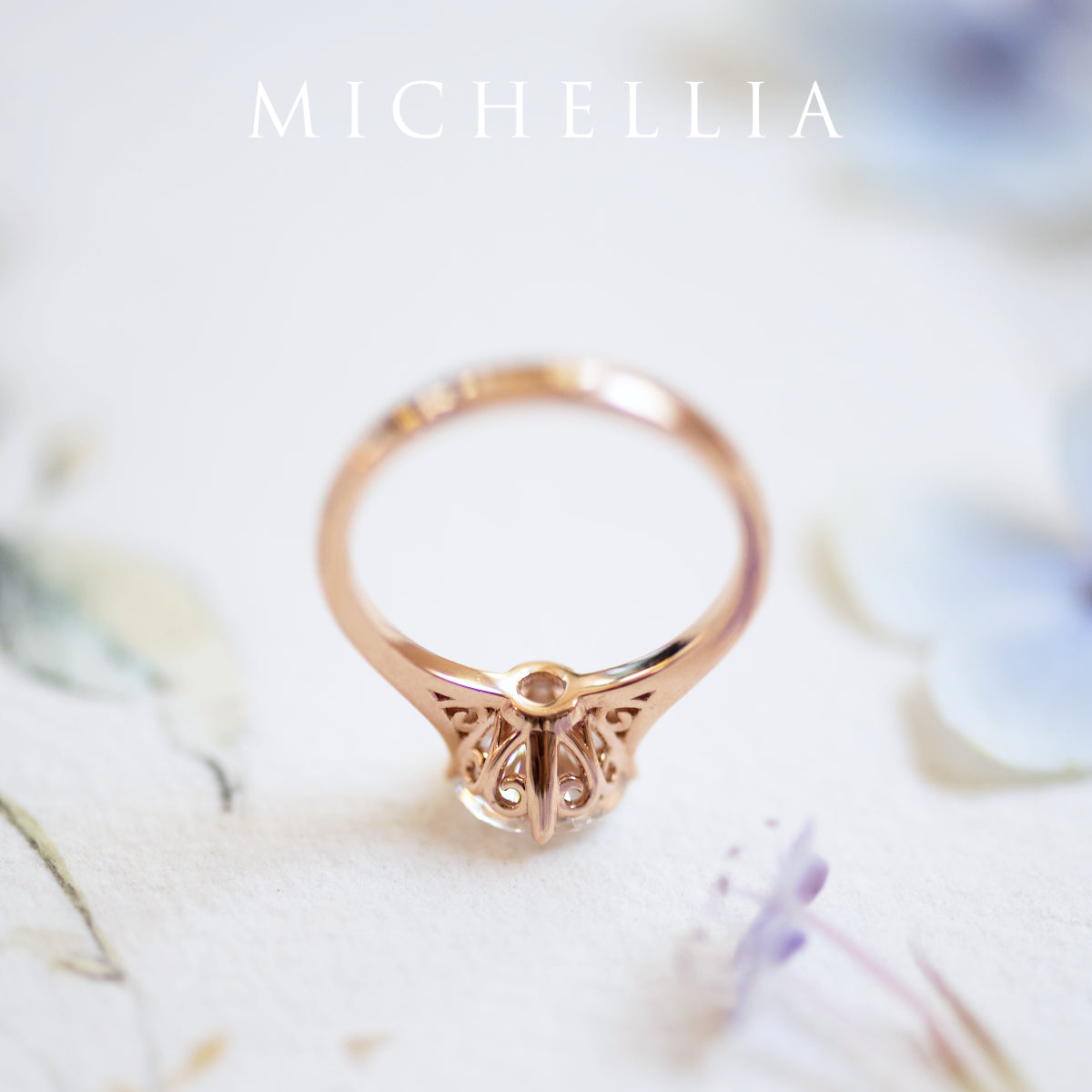 [Marguerite] Victorian Lace Solitaire Engagement Ring in Diamond / Moissanite