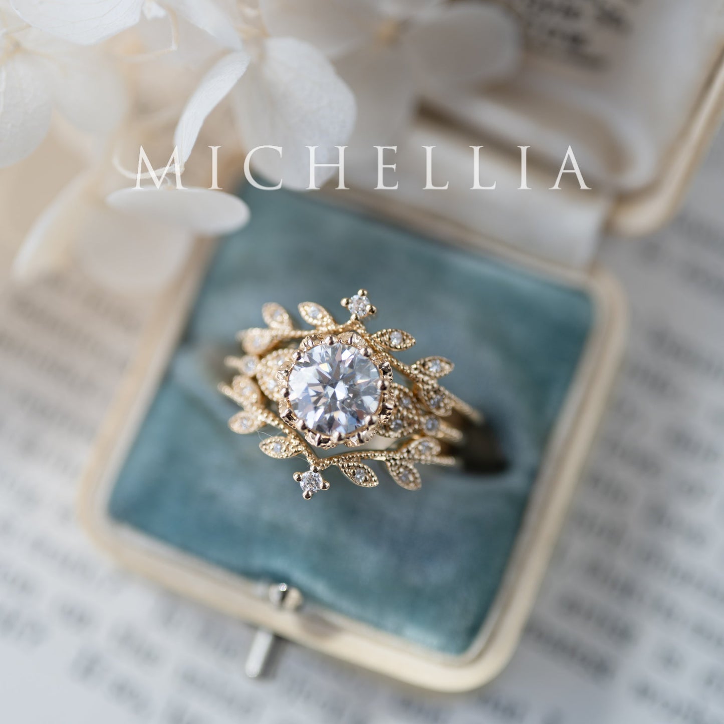 [Evanthe] Vintage Floral Engagement Ring in Diamond / Moissanite