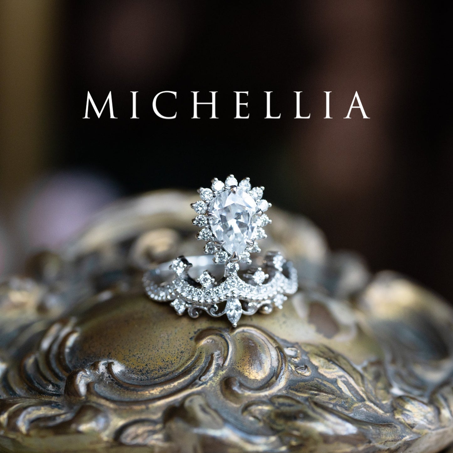 [Angelique] Venetian Crown Engagement Ring in Diamond / Moissanite