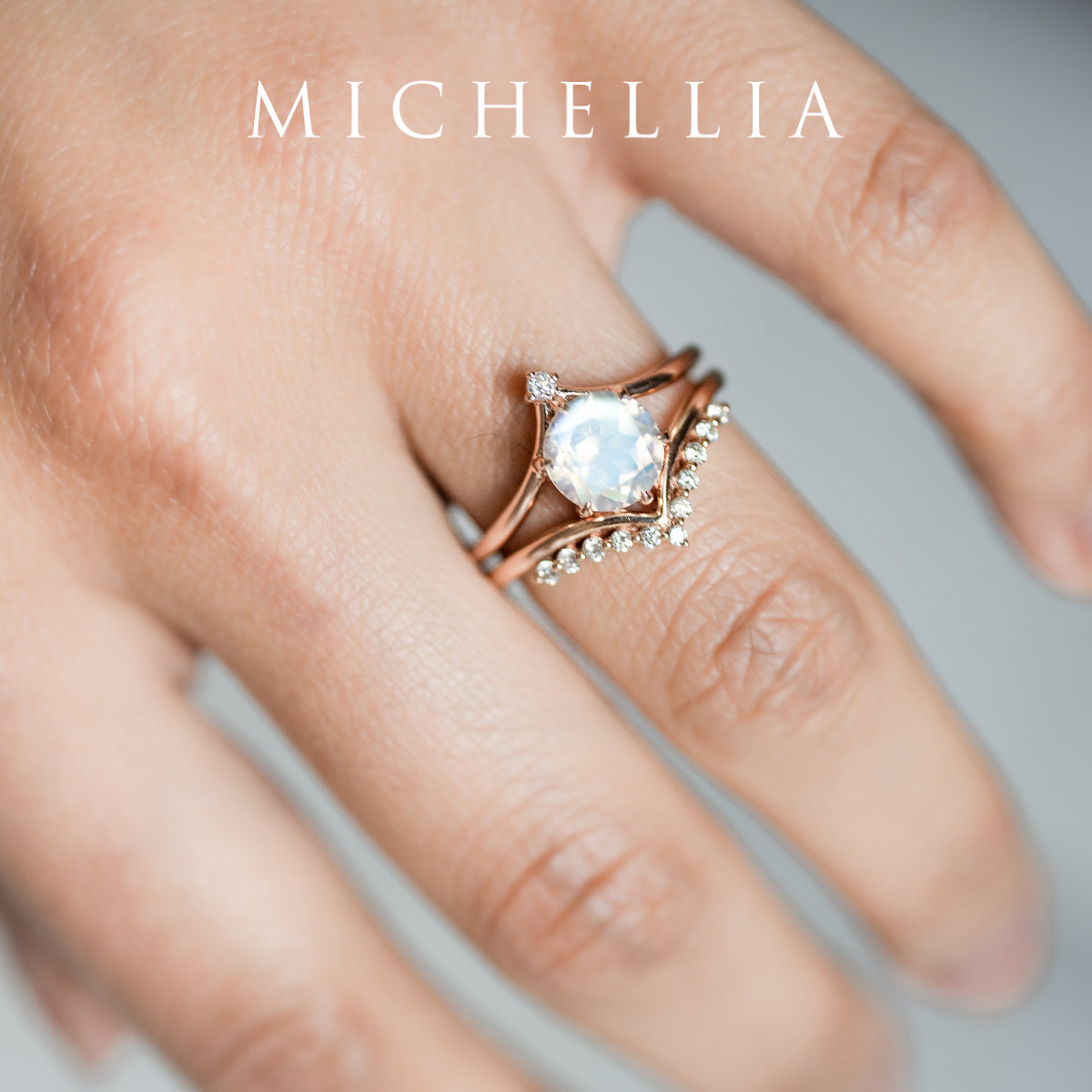 [Aisha] Moonrise Engagement Ring in Diamond / Moissanite