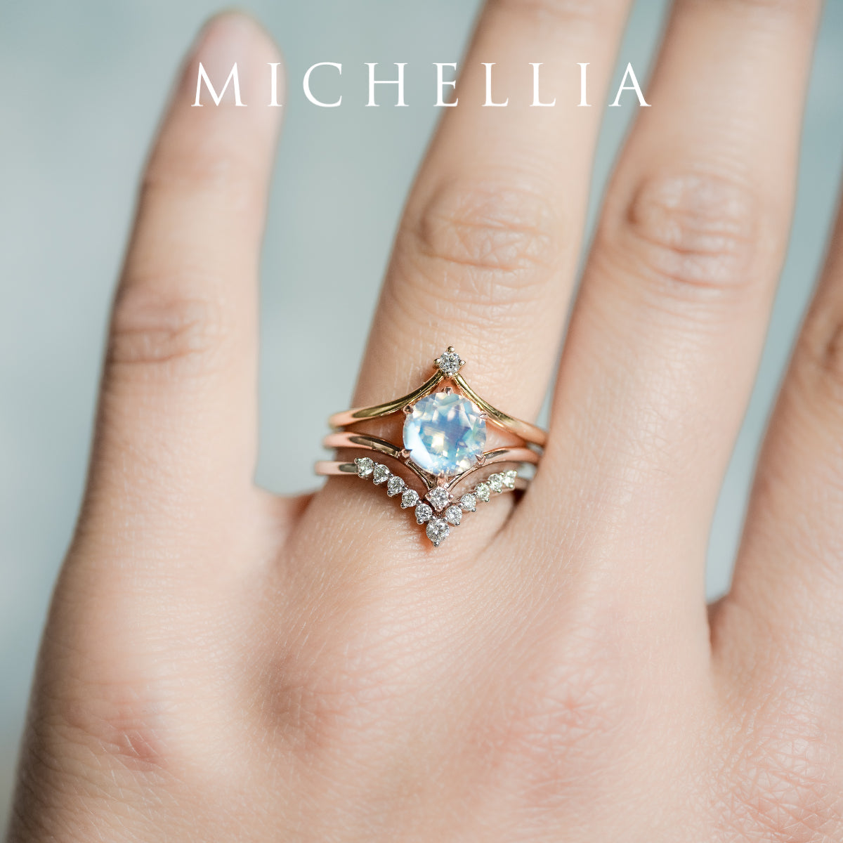 [Aisha] Moonrise Engagement Ring in Diamond / Moissanite