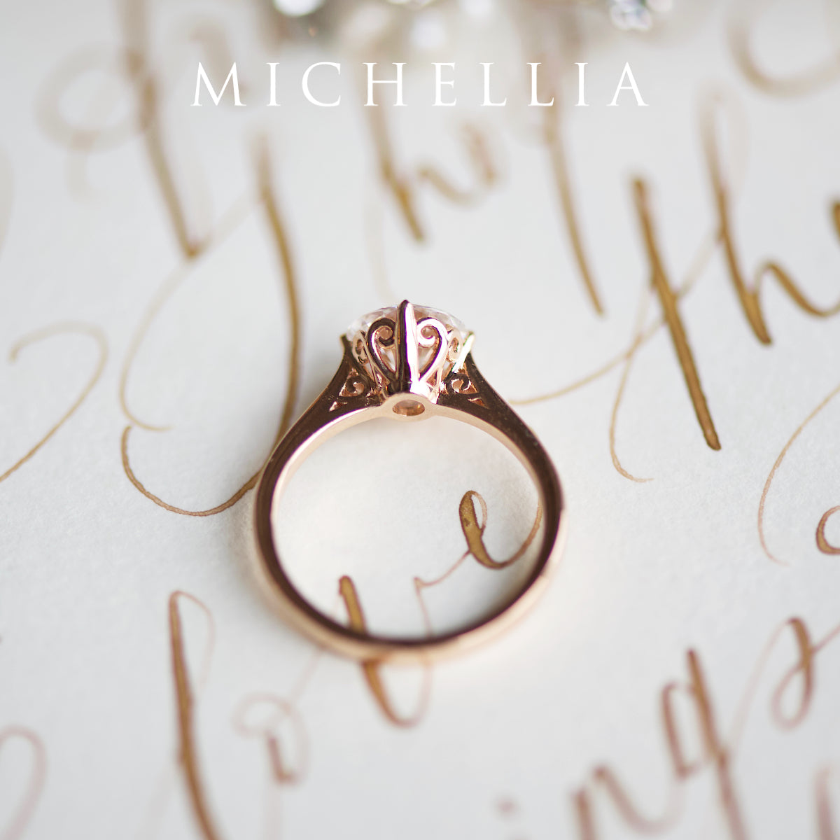 [Marguerite] Victorian Lace Solitaire Engagement Ring in Diamond / Moissanite