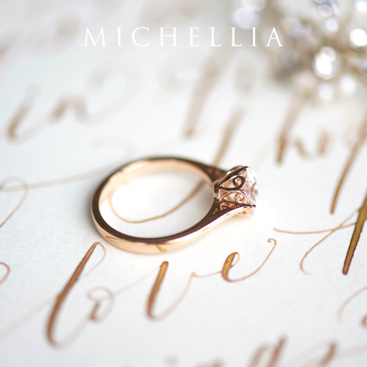 [Marguerite] Victorian Lace Solitaire Engagement Ring in Diamond / Moissanite