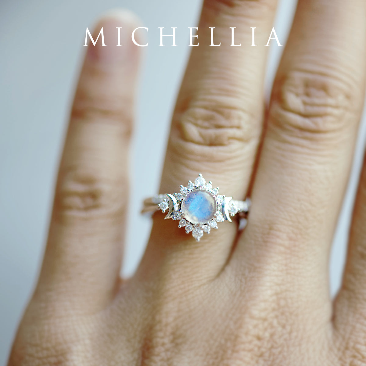 [Selene] Moon Goddess Ring in Labradorite