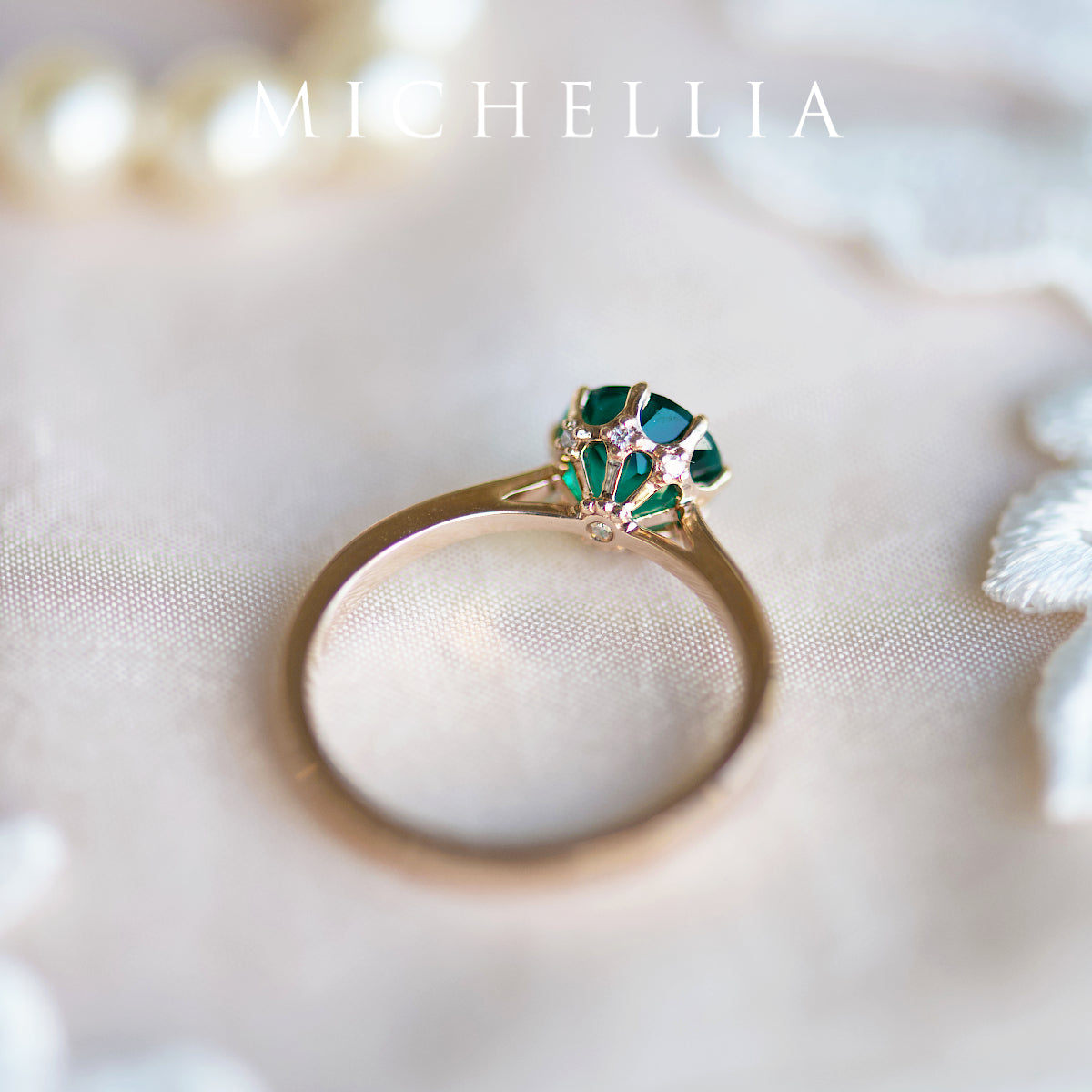 [Victoria] Classic Crown Solitaire Ring in Lab Emerald