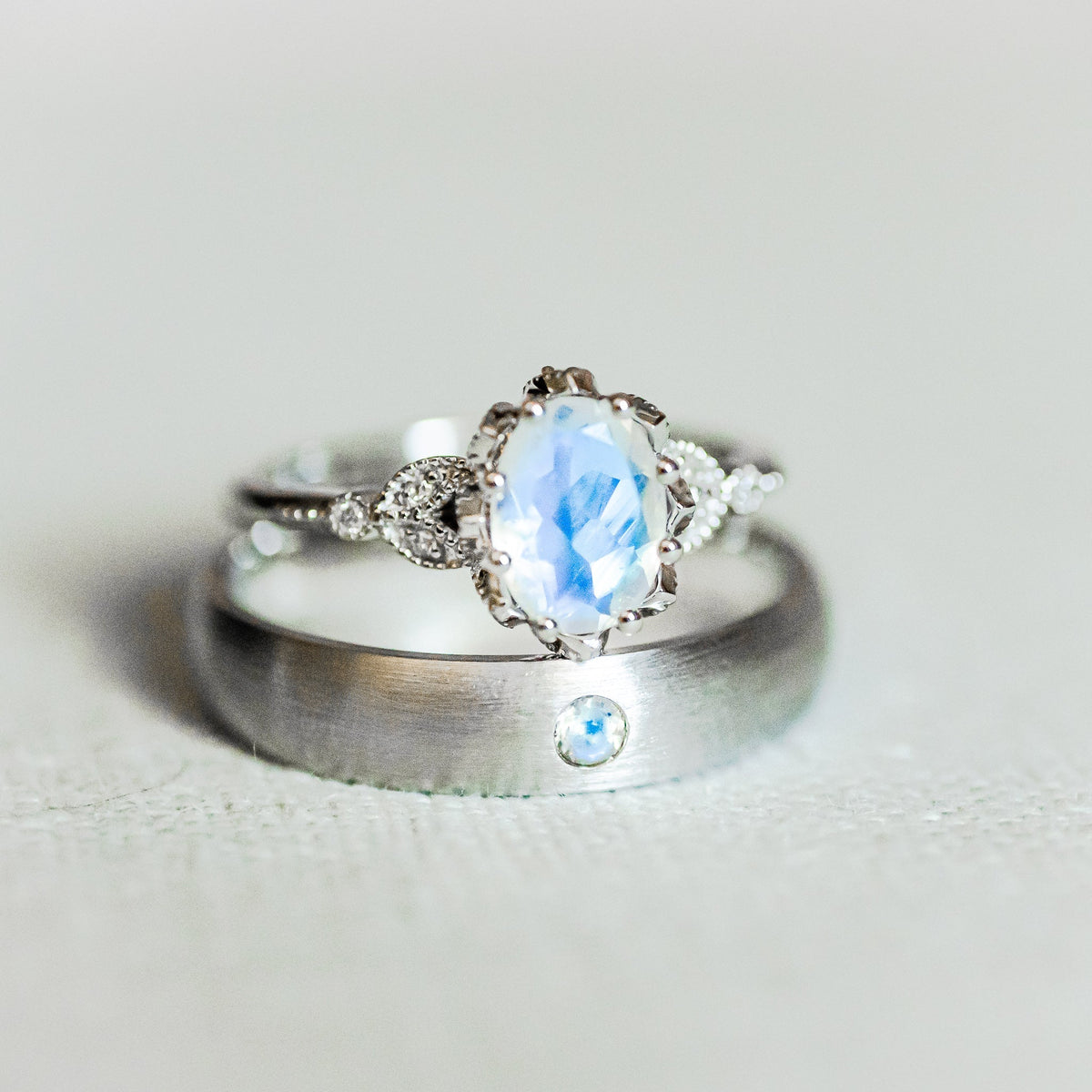 [Nolan] Men's Classic Comfort Fit Band with Outer Ruby, 5mm